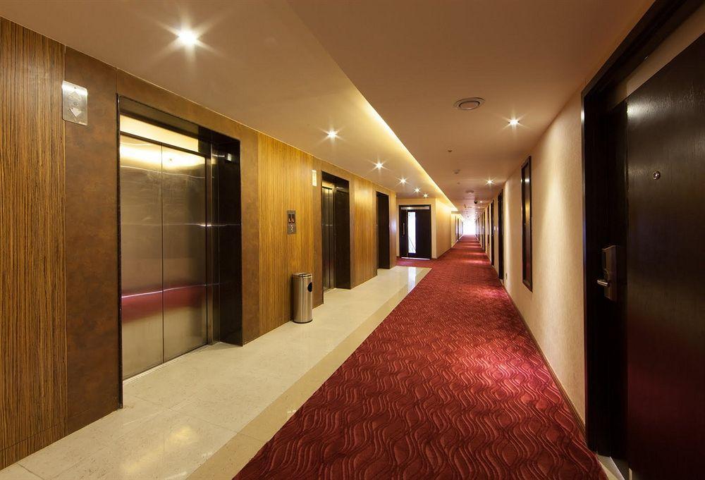 Fortune Select Grand Ridge, Tirupati - Member Itc Hotels' Group Exteriör bild A corridor at the hotel