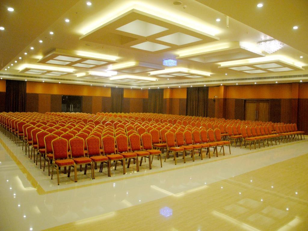 Fortune Select Grand Ridge, Tirupati - Member Itc Hotels' Group Exteriör bild The Auditorium