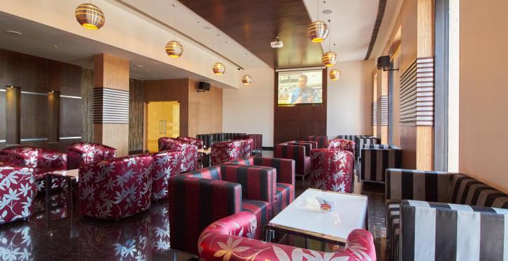 Fortune Select Grand Ridge, Tirupati - Member Itc Hotels' Group Exteriör bild Interior of a typical McDonald's restaurant in India