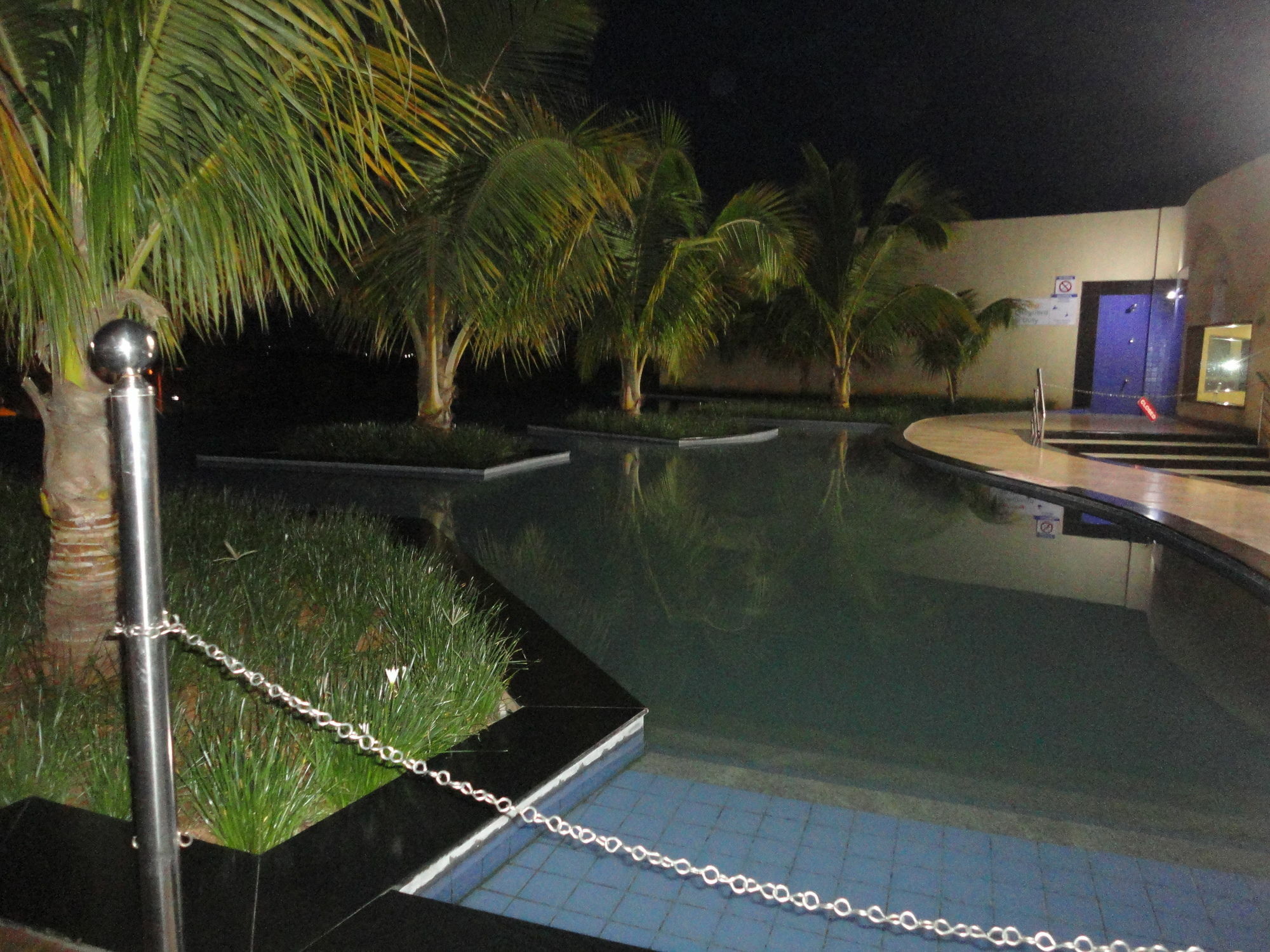 Fortune Select Grand Ridge, Tirupati - Member Itc Hotels' Group Exteriör bild The pool at the hotel