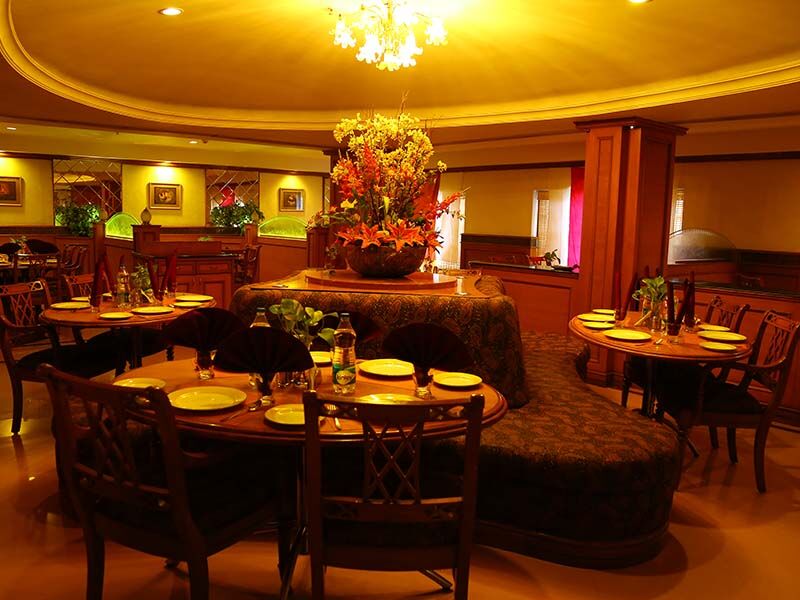Fortune Select Grand Ridge, Tirupati - Member Itc Hotels' Group Exteriör bild The interior of the restaurant